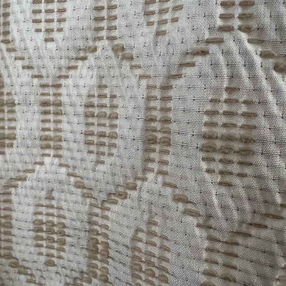 Banana Republic crepe sleeveless top. Perfect for summer. Never Worn. - Picture 3 of 3